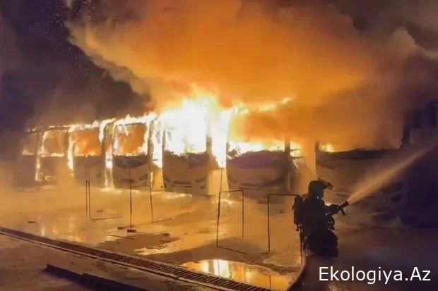 Türkiye'de korkunç yangın: 15 otobüs yanarak kül olup - FOTOĞRAF